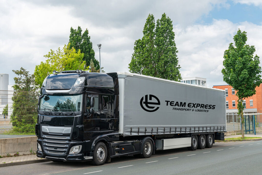 camion cu prelata 1 1